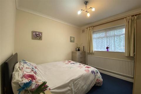 68a Courtland Avenue, Ilford, IG1 3DP
