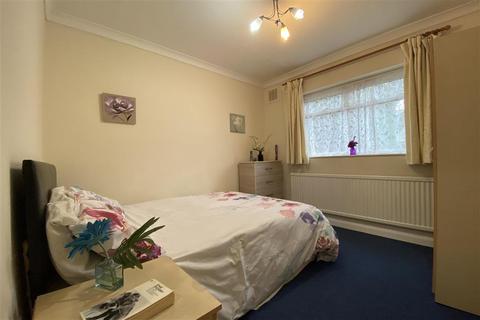 68a Courtland Avenue, Ilford, IG1 3DP