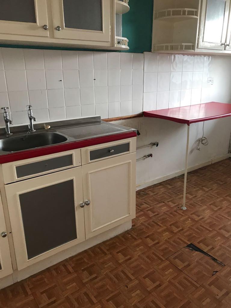 1 Bedroom purpose built flat available to for sal