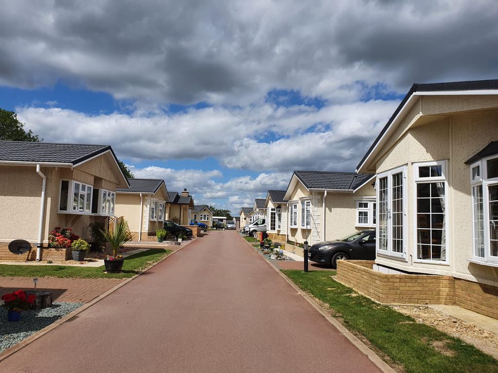 Peterborough, Cambridgeshire, PE7 2 bed park home for sale £170,000