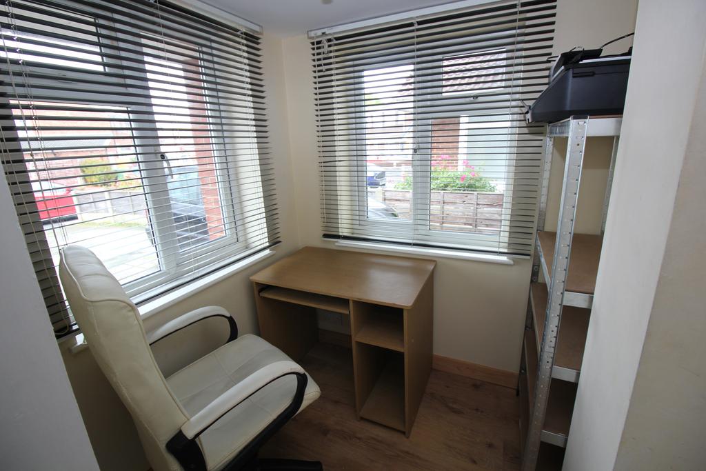 Arundel Avenue Flixton 3 bed semidetached house £249,950