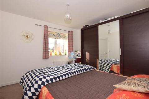 8 Barchamber Way, Gravesend, DA12 2FA