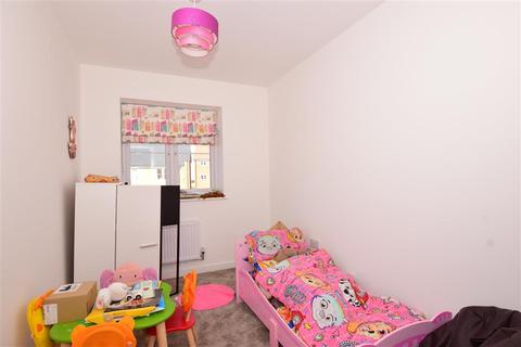8 Barchamber Way, Gravesend, DA12 2FA