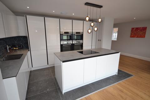 34 Lancer Way, Billericay, CM12 0XA