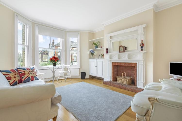 Granville Road Southfields SW18 2 bed apartment £1,495 pcm (£345 pw)