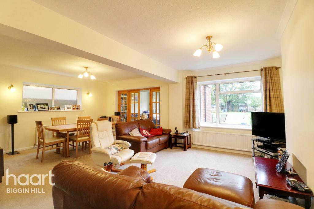 Village Green Avenue, Biggin Hill 4 bed detached house £650,000