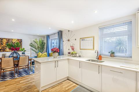 23 Loop Road, Woking, GU22 9BQ