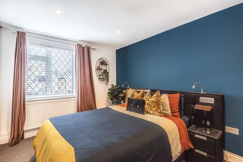 23 Loop Road, Woking, GU22 9BQ