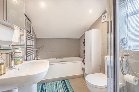 23 Loop Road, Woking, GU22 9BQ