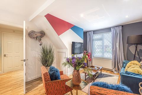 23 Loop Road, Woking, GU22 9BQ