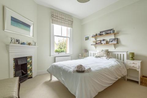 70 Avarn Road, London, SW17 9HA