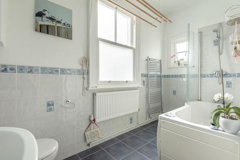 70 Avarn Road, London, SW17 9HA