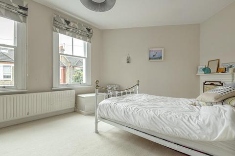 70 Avarn Road, London, SW17 9HA