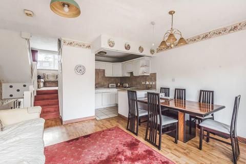 10 Ridgemount, Weybridge, KT13 9JD