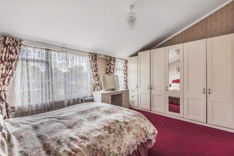 10 Ridgemount, Weybridge, KT13 9JD