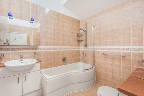 10 Ridgemount, Weybridge, KT13 9JD