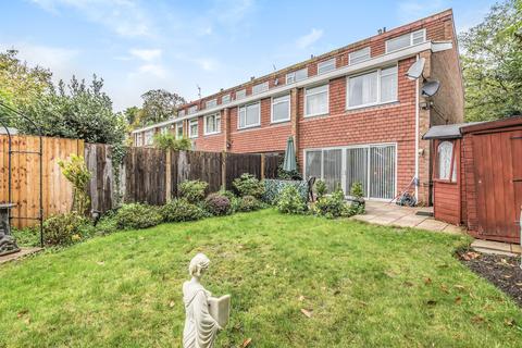 10 Ridgemount, Weybridge, KT13 9JD