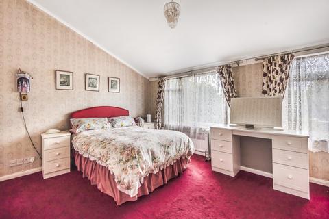 10 Ridgemount, Weybridge, KT13 9JD