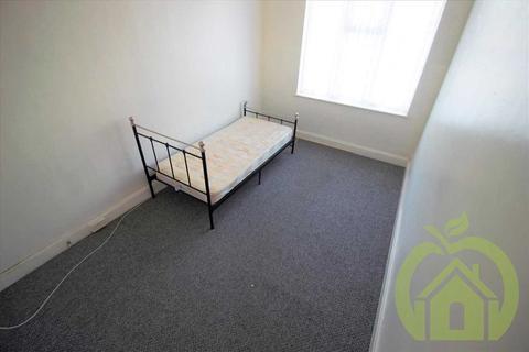 1 bedroom apartment to rent - Broadway Parade, Elm Park,, Hornchurch