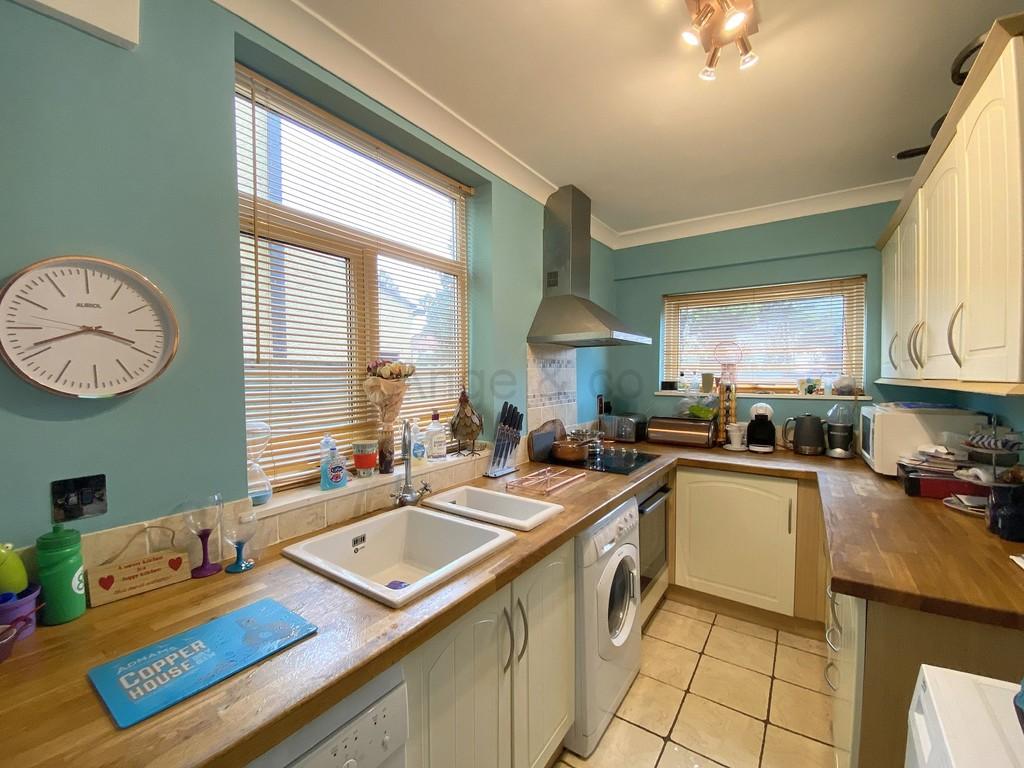 Waveney Crescent, Lowestoft 3 bed semidetached house £160,000