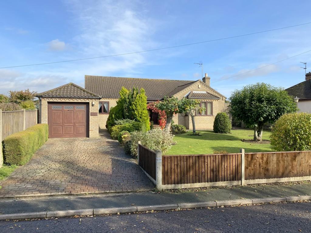 Lowestoft Road, Worlingham, Beccles 3 bed detached bungalow £375,000