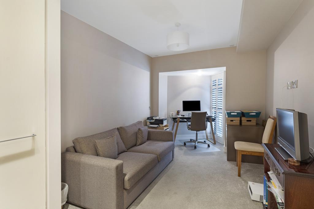 Tudor-house-madoc-close-nw2