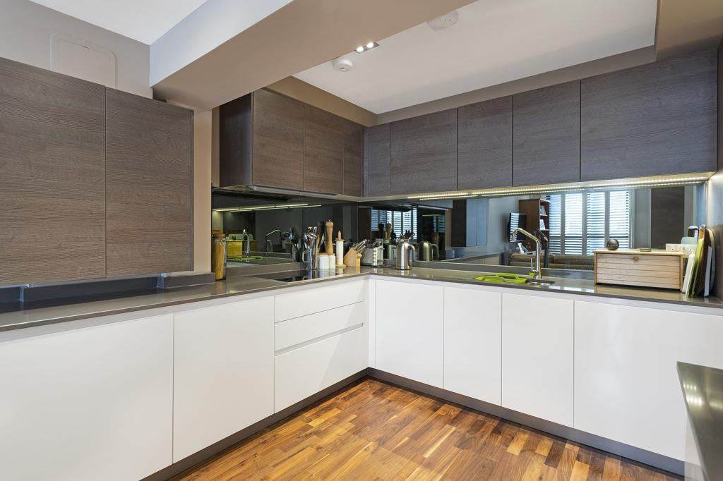 Tudor-house-madoc-close-nw2
