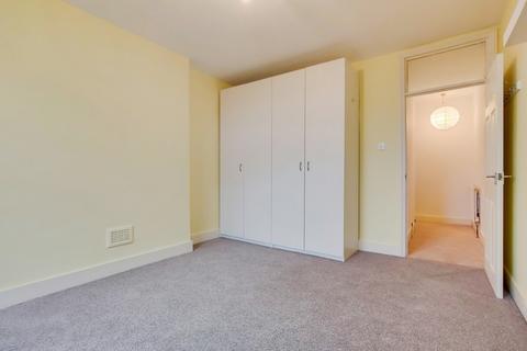 2 bedroom flat to rent, Harvist Road, Queens Park, NW6