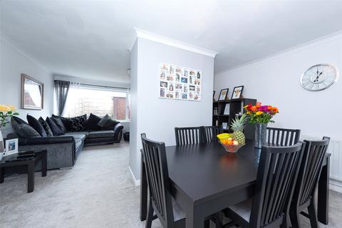 62 Brookside Walk, Tadley, RG26 3RW