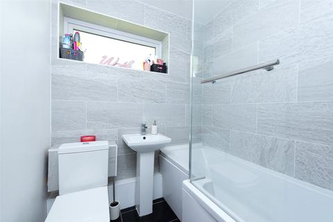 62 Brookside Walk, Tadley, RG26 3RW