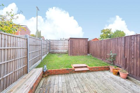 62 Brookside Walk, Tadley, RG26 3RW