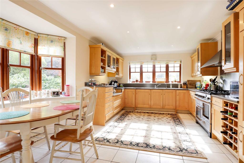 Hawley Grove, Blackwater, Camberley... 5 bed detached house £975,000