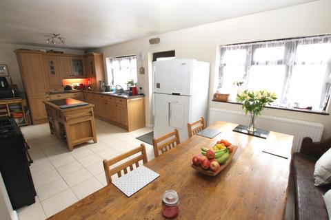 7 Barnes Cray Road, Crayford, Dartford, DA1 4NR