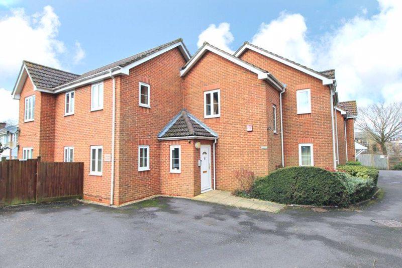 Lindel Court, Allen Road, Hedge End 2 bed apartment £190,000