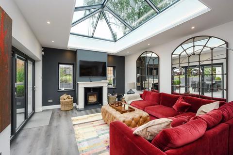 Mowbray Lodge, 1 The Ridgeway, Fetcham, Leatherhead, KT22 9BA