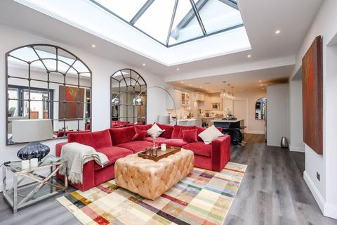Mowbray Lodge, 1 The Ridgeway, Fetcham, Leatherhead, KT22 9BA