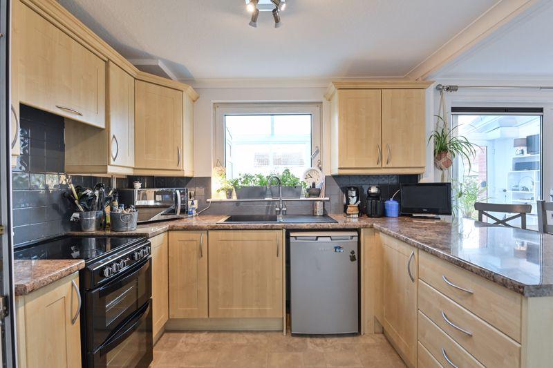 London Road, Chippenham 4 bed detached house for sale £390,000
