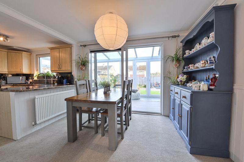 London Road, Chippenham 4 bed detached house for sale £390,000