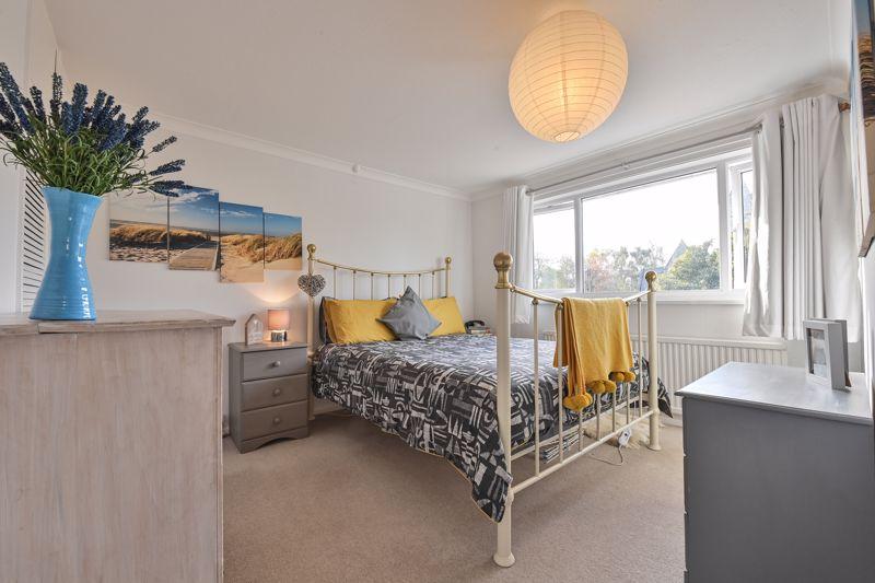 London Road, Chippenham 4 bed detached house for sale £390,000