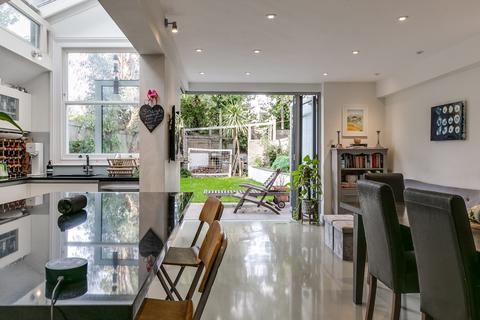 91 Sarsfeld Road, London, SW12 8HT
