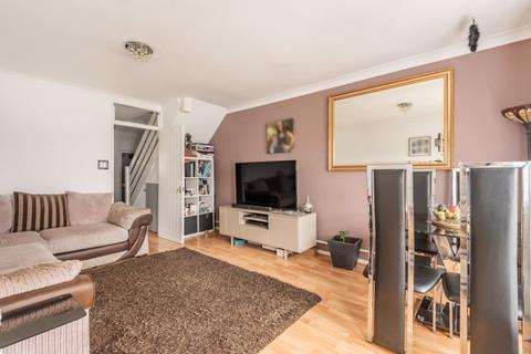 6 Edwards Close, Worcester Park, KT4 8PE