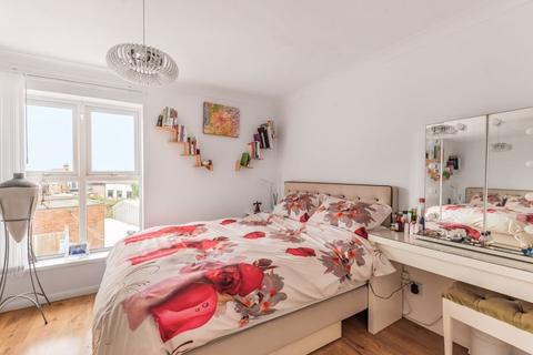 6 Edwards Close, Worcester Park, KT4 8PE