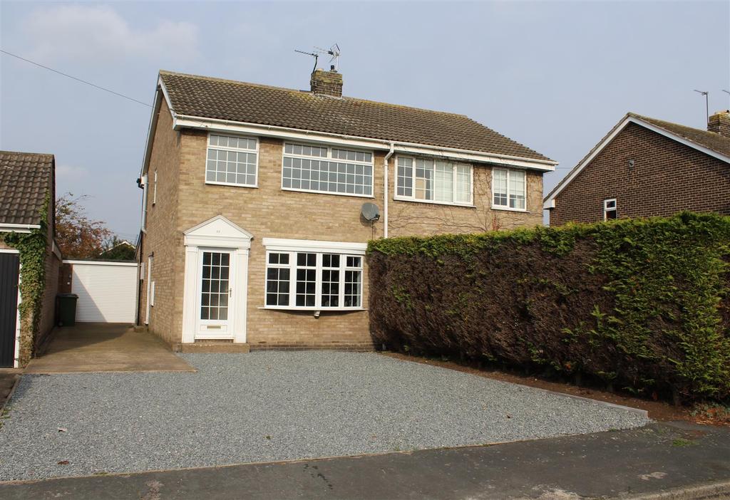 Cherry Drive, HolmeOnSpaldingMoor, York 3 bed semidetached house