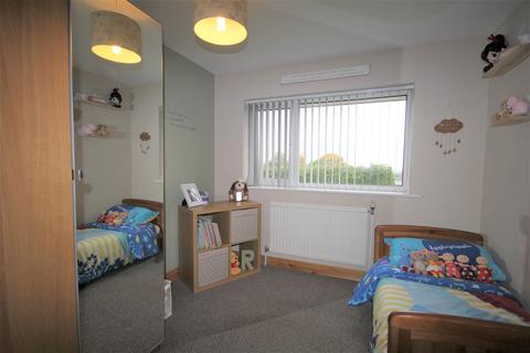 25 Uplands Drive, Werrington, Stoke-on-trent, ST9 0LG