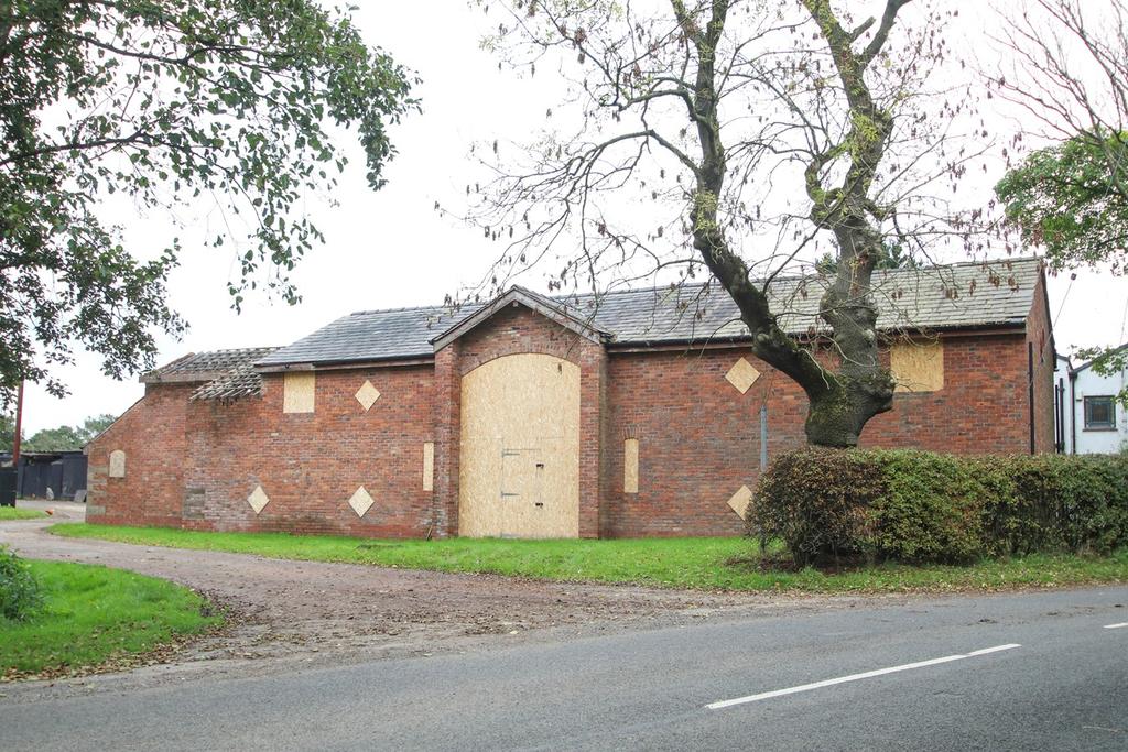 Cross Lane, Croft, Warrington, WA3 Barn £450,000