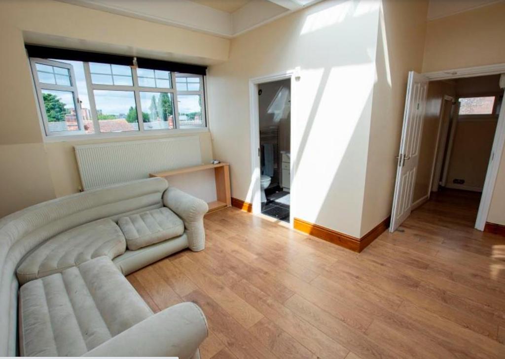 Lounge2.jpg