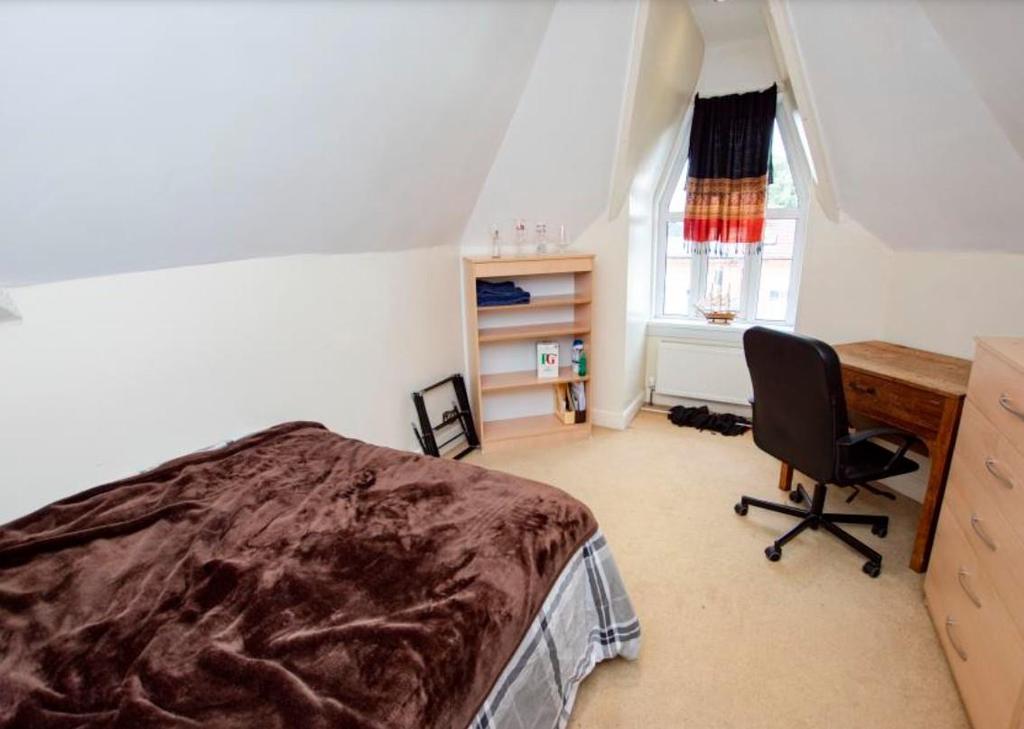 Bed6.jpg