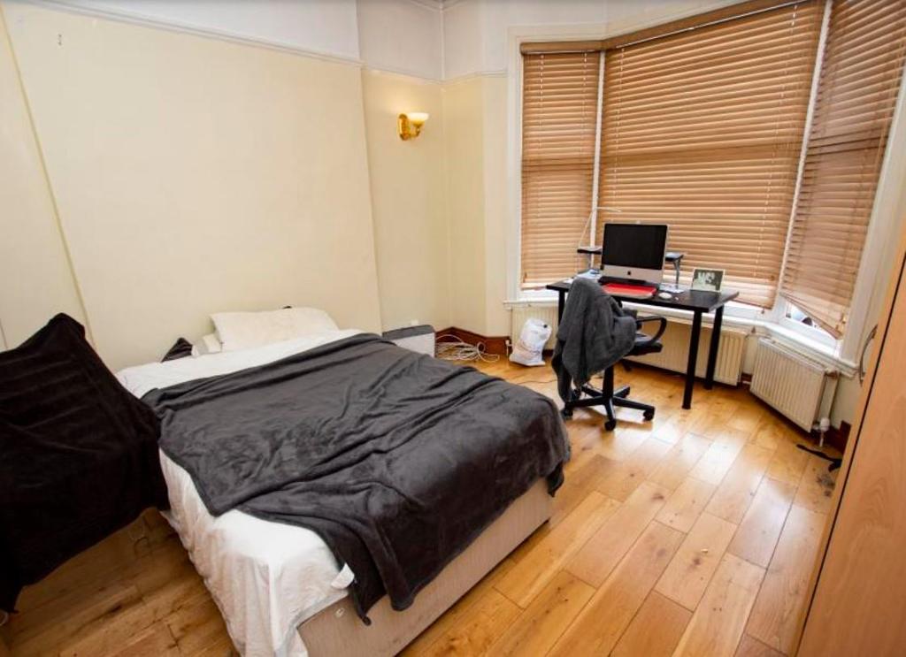 Bed2.jpg