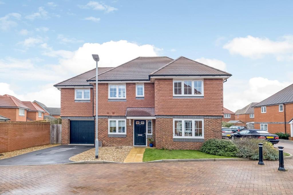 Howes Crescent, Salisbury 4 bed detached house for sale £535,000