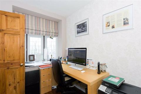 39 Tattenham Grove, Epsom, KT18 5QT
